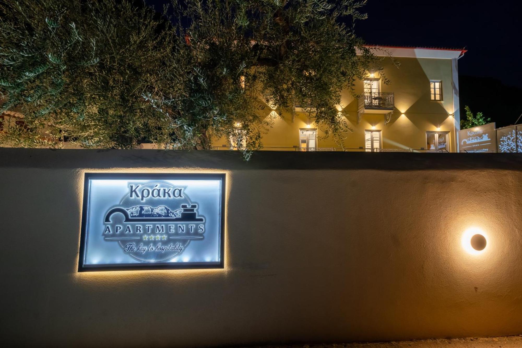 Kraka Apartments Leonídion Екстериор снимка