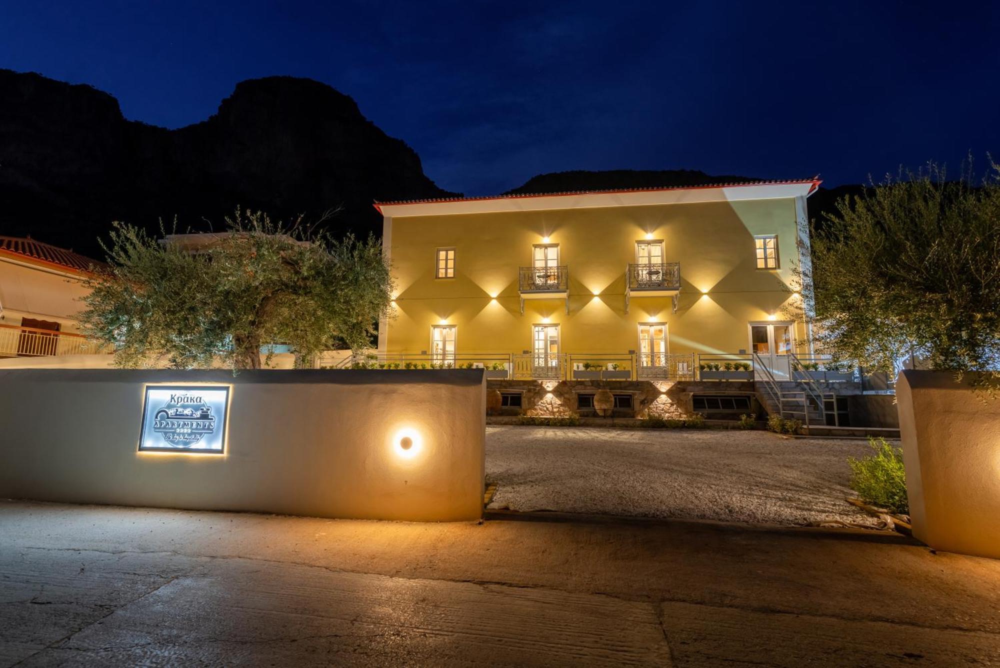 Kraka Apartments Leonídion Екстериор снимка