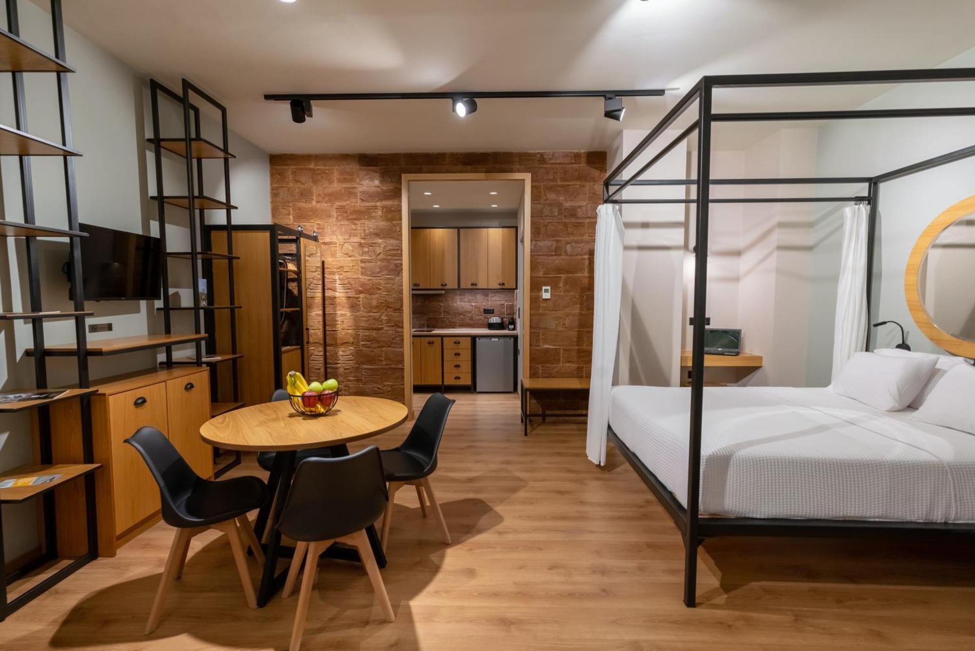 Kraka Apartments Leonídion Екстериор снимка