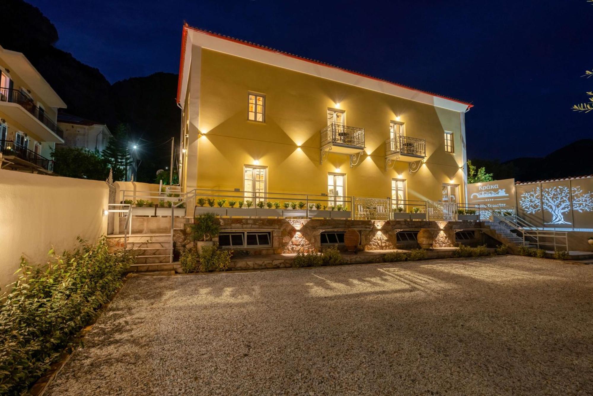 Kraka Apartments Leonídion Екстериор снимка